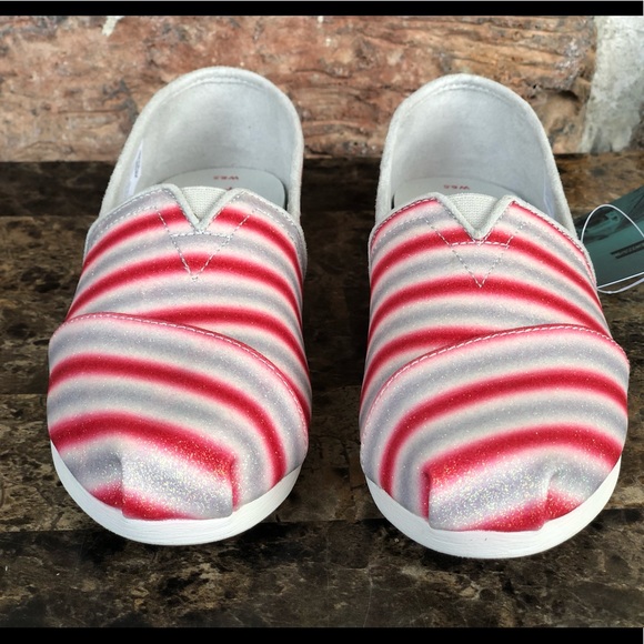 NEW TOMS Candy Cane Glitter Classics loafer - Picture 2 of 13